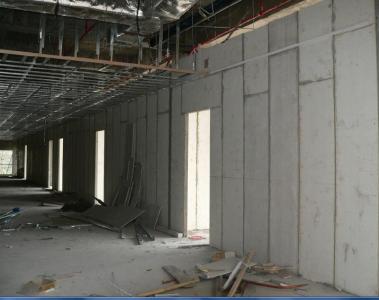 防火和保溫輕質(zhì)隔墻板的兩大優(yōu)點