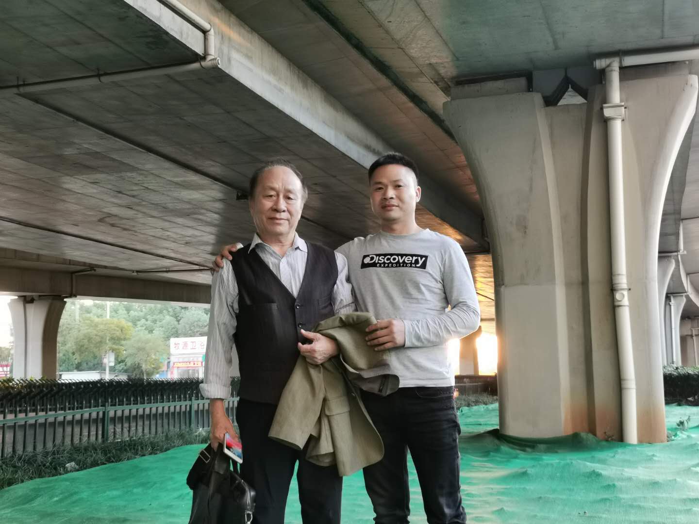 中國建筑材料技術(shù)經(jīng)濟研究會新型建材專業(yè)委員會常委涂平濤專家到井浪關(guān)于新產(chǎn)品研發(fā)以及運用進行工作指導(dǎo)